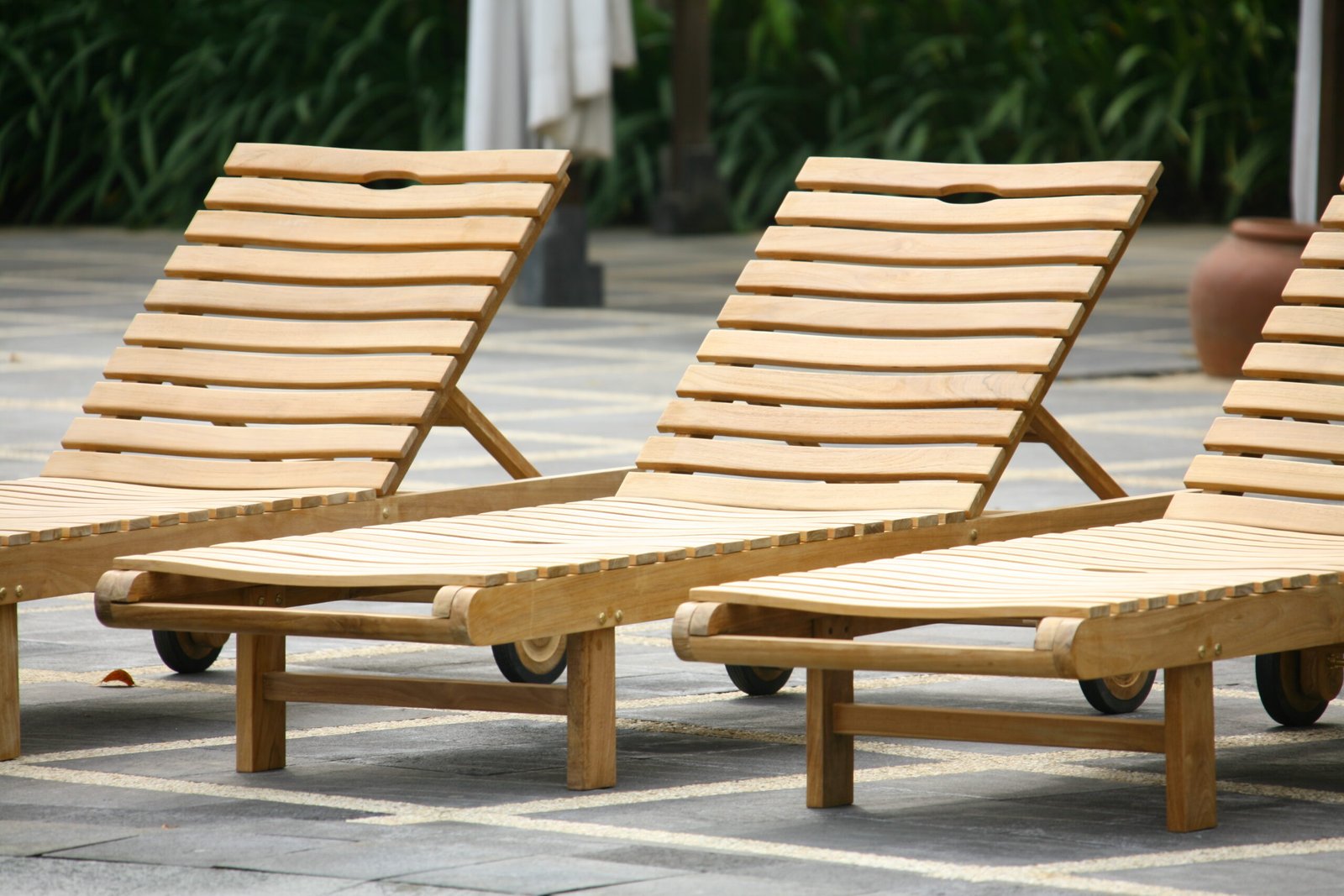 Teak Sun Lounger - Image 4
